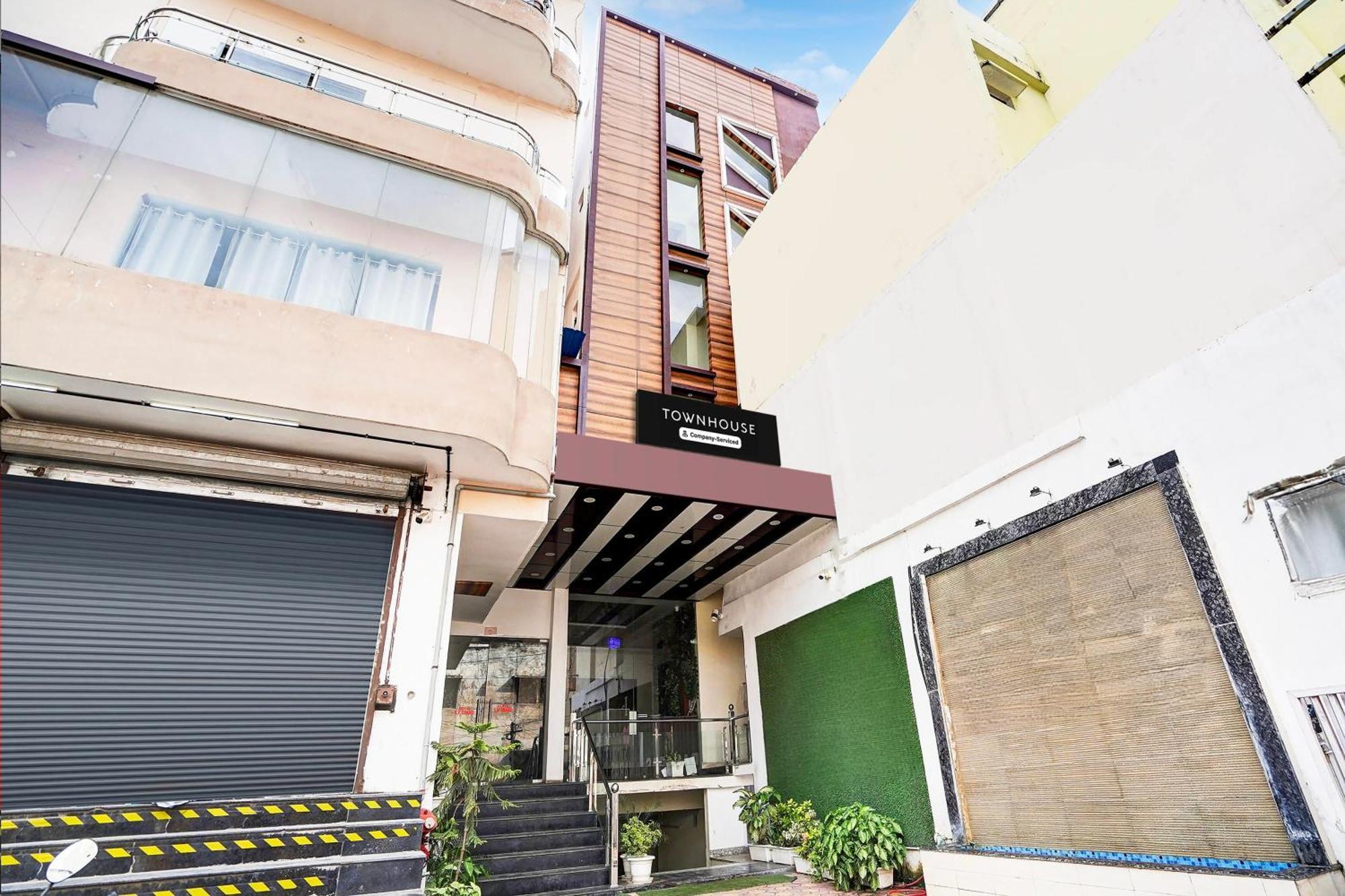 Townhouse Ram Katora Near Vishwanath Temple Formerly Sv Grand Ξενοδοχείο Βαρανάσι Εξωτερικό φωτογραφία