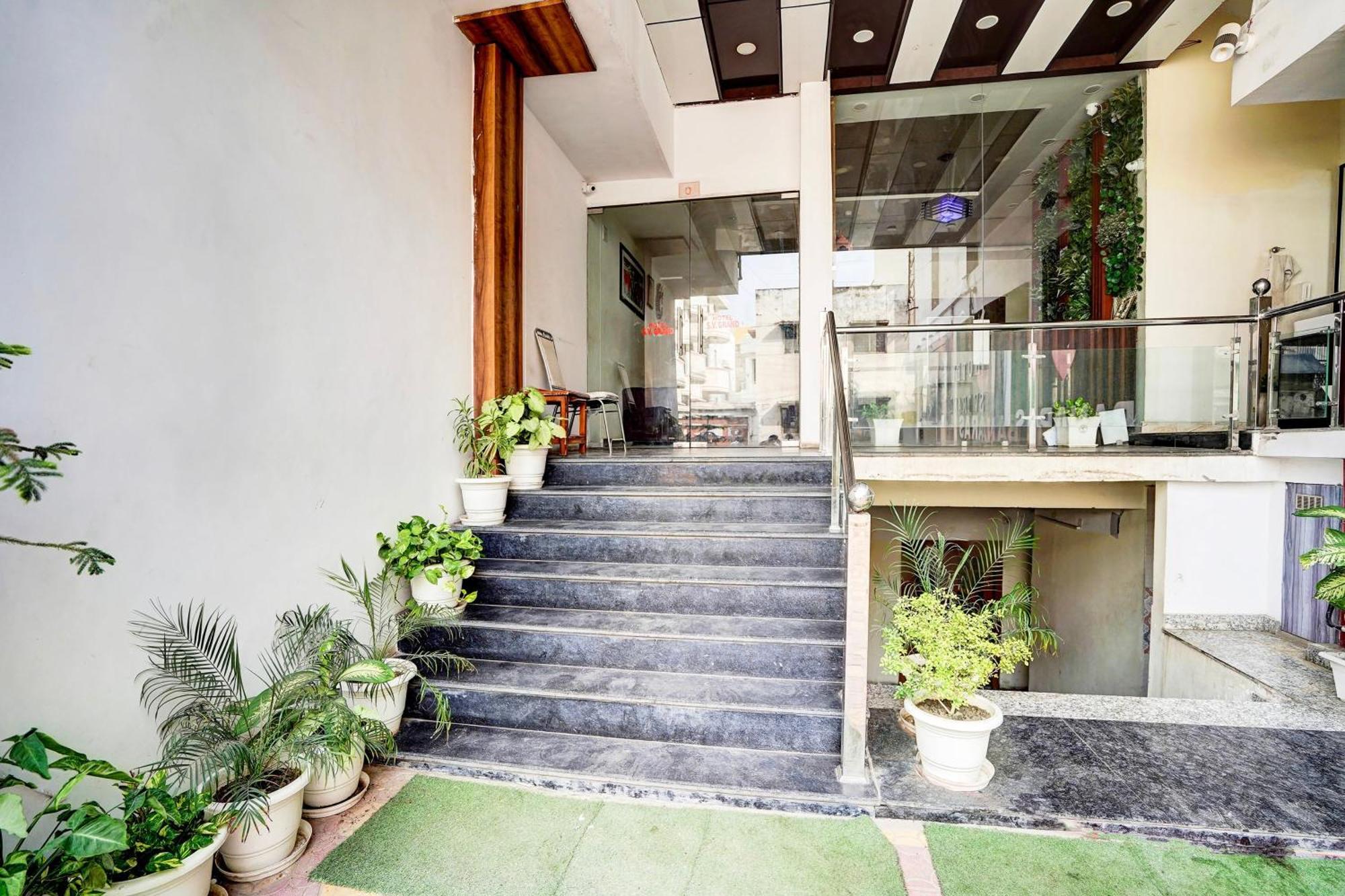 Townhouse Ram Katora Near Vishwanath Temple Formerly Sv Grand Ξενοδοχείο Βαρανάσι Εξωτερικό φωτογραφία